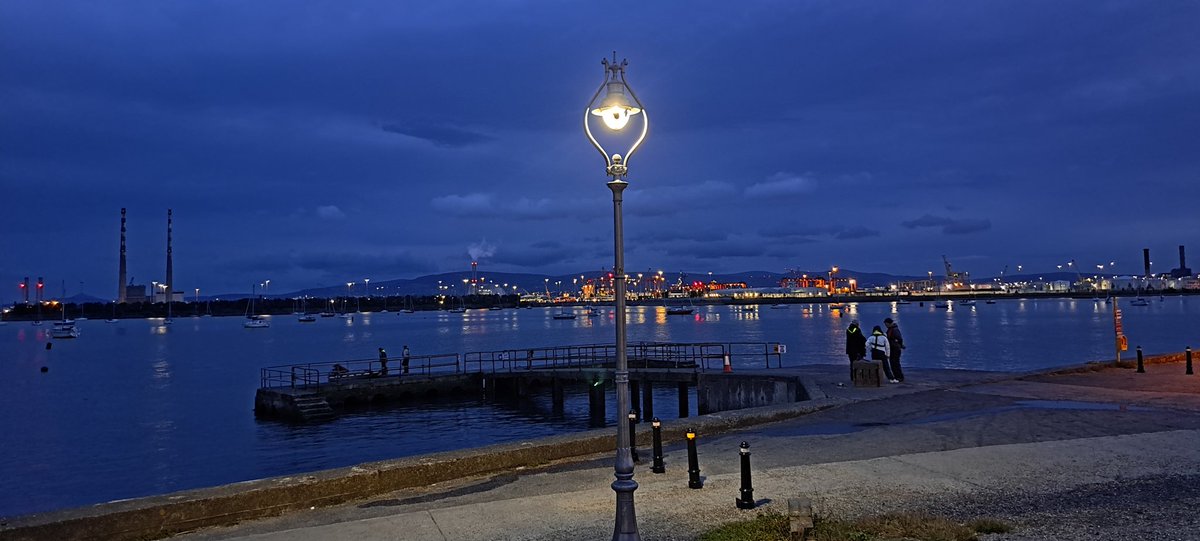 ClontarfTimes1's tweet image. The #Clontarf slipway at dusk this Wednesday evening...
#DublinBayArea