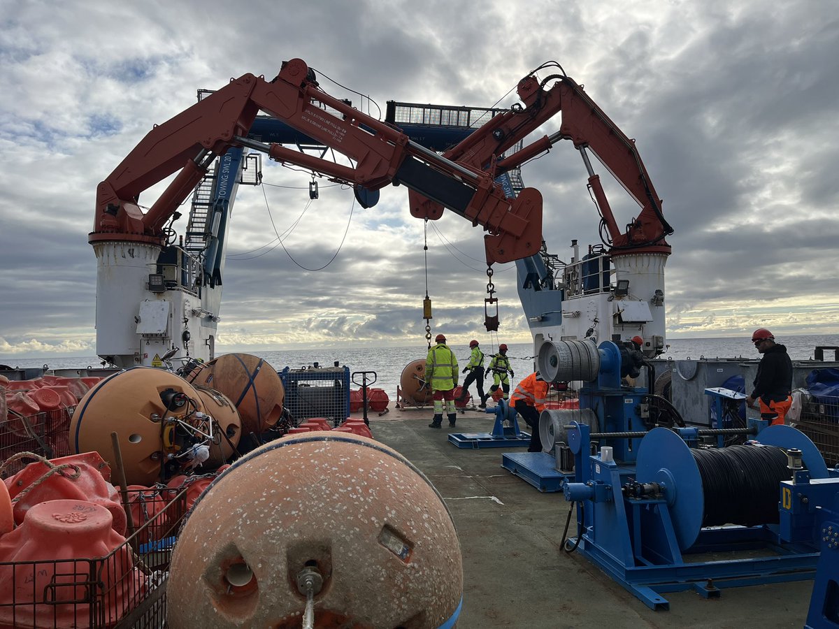 Last tall mooring deployment of #DY181. Only one mooring recovery left to complete 10 years of data for the upper, warm and salty northward flow of the #AMOC through the <a href="/osnap_updates/">OSNAP</a> line. #RRSDiscovery #AtlantiS <a href="/SAMSoceannews/">Scottish Association for Marine Science</a> <a href="/NOCnews/">National Oceanography Centre</a>