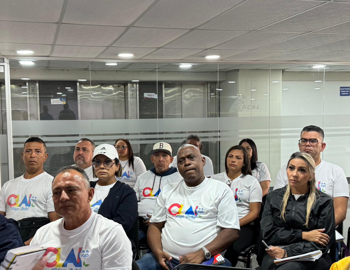 #MaduroPresidente
Aquí siguen tus gerentes atentos. 
M.TM 📦 Clap