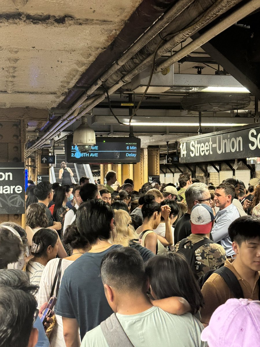 Amy Elliot-Dunne tweet media