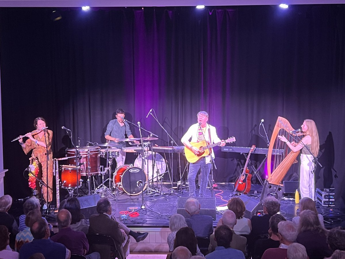 Bannmatt's tweet image. Great night at ⁦@PetworthFest⁩ with the uplifting musical life force that is ⁦@RANAGRI⁩