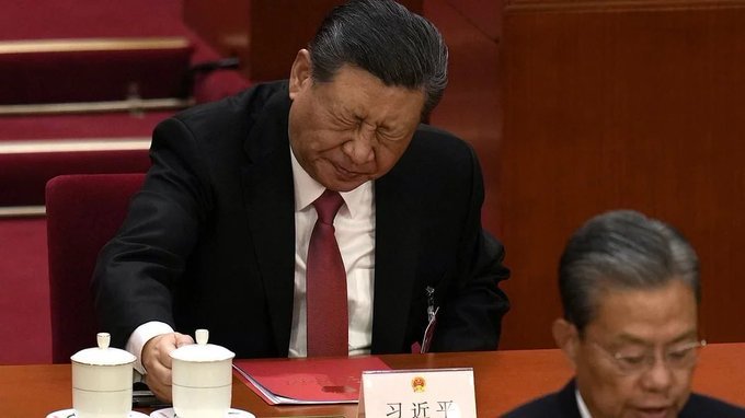 Minholucas14's tweet photo. BREAKING NEWS: 
China's President, Xi Jinping has suffered a stroke https://t.co/QF6FrVmBuJ