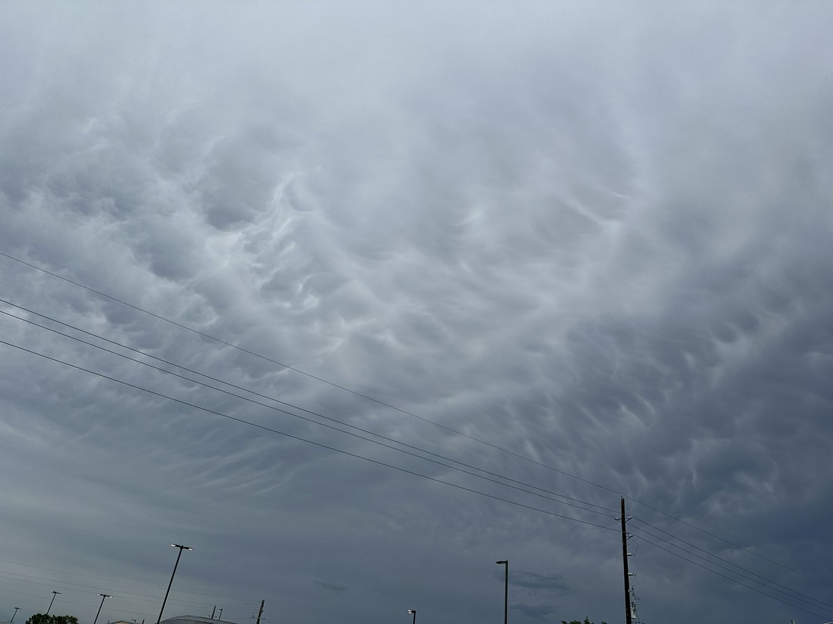 Really cool mammatocumulus clouds now in Cypress.😍#houwx #txwx <a href="/carolinebrownwx/">Caroline Brown</a> <a href="/TravisABC13/">Travis Herzog ⚡️</a> <a href="/KPRC2Anthony/">Anthony Yanez</a> <a href="/rachelabc13/">Rachel Briers ABC13</a> <a href="/TillmanWeather/">David Tillman</a> <a href="/mattlanza/">Matt Lanza</a>