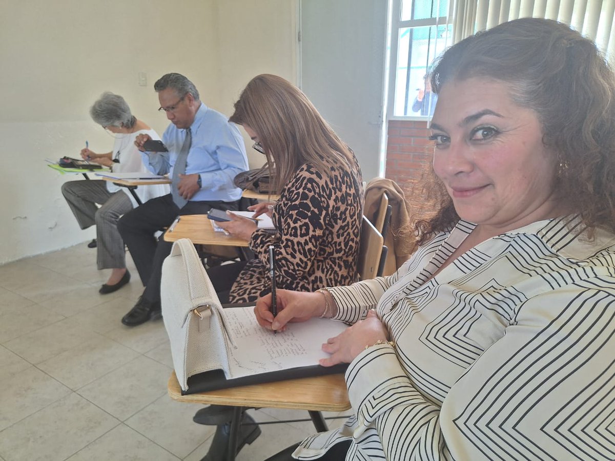 Poacybenpp1's tweet photo. Última sesión del curso "El quehacer del director, ante los nuevos significados del cambios curricular" https://t.co/ECmy1vvGAI