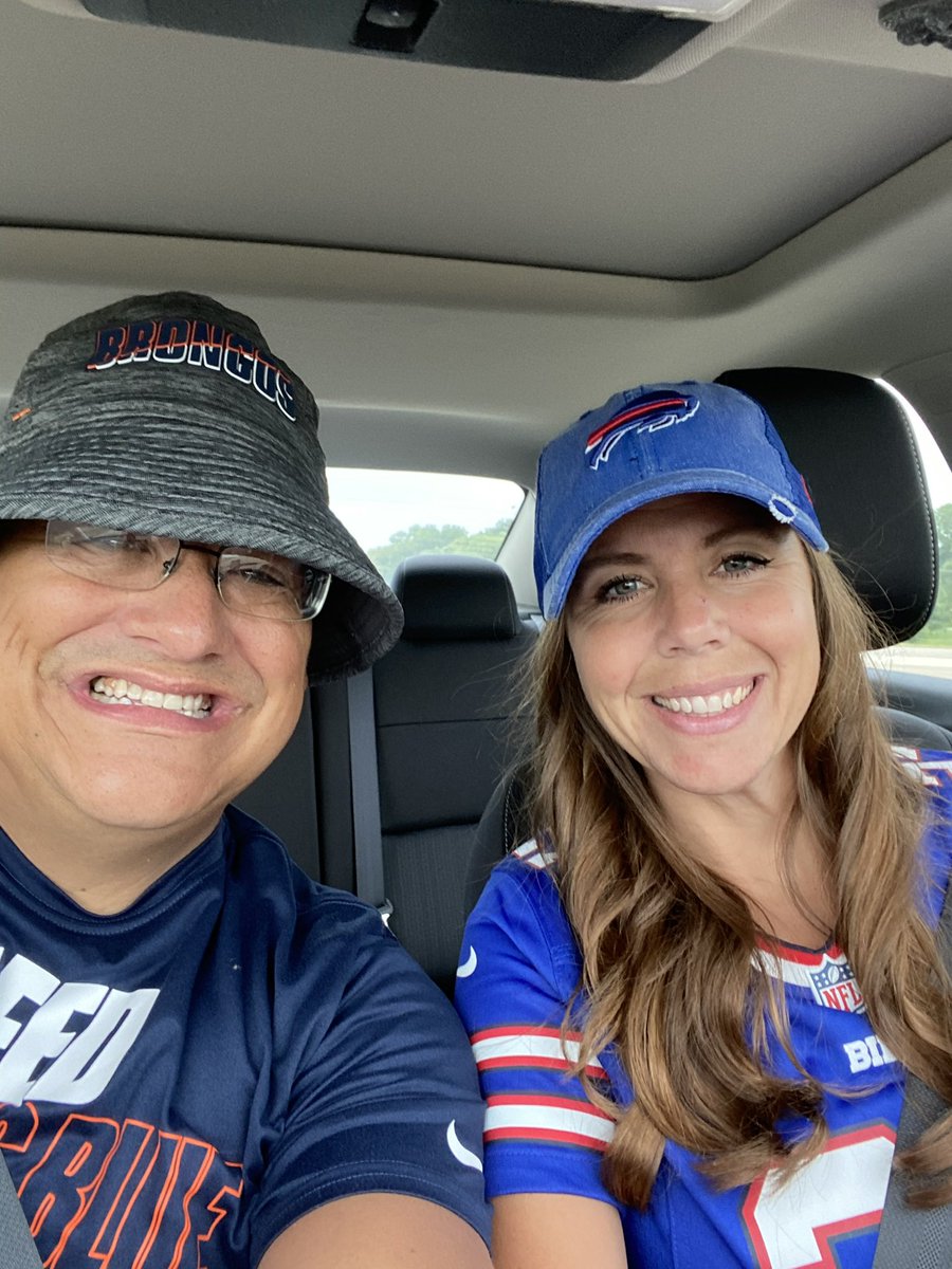 ramirezcarie's tweet photo. Happy 20th wedding anniversary, Sam!!
 I choose you and I’ll keep choosing you!📅🥂💒💍 https://t.co/7EvEnRTA1t