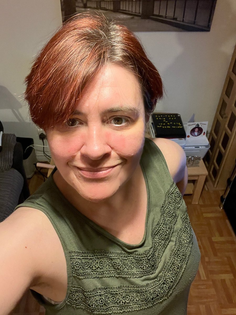 CAZEMERTO's tweet photo. I got this #tymo ring hair straightener. My hair is pretty short, but I kind of want to grow it out, so thought I’d give it a go. There isn’t a before pic, I forgot to take one 😂. But it is much straighter and less messy than it usually is as it’s on the horrible in between stage, there’s some short bits that I couldn’t straighten at the sides 😂