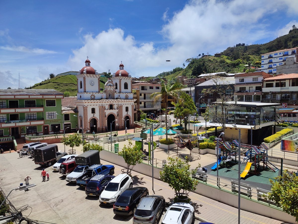 Fontur Colombia (@fonturcol) on Twitter photo #EnAgenda I Con el liderazgo del @mincomercioco el gerente general de <a href="/fonturcol/">Fontur Colombia</a> , Álvaro Balcázar se reunió con el equipo de la Alcaldía de Granada, #Antioquia para revisar los proyectos que permitan el desarrollo turístico de este territorio de Colombia, #ElPaísDeLaBelleza. #EnAgenda I Con el liderazgo del @mincomercioco el gerente general de <a href="/fonturcol/">Fontur Colombia</a> , Álvaro Balcázar se reunió con el equipo de la Alcaldía de Granada, #Antioquia para revisar los proyectos que permitan el desarrollo turístico de este territorio de Colombia, #ElPaísDeLaBelleza.