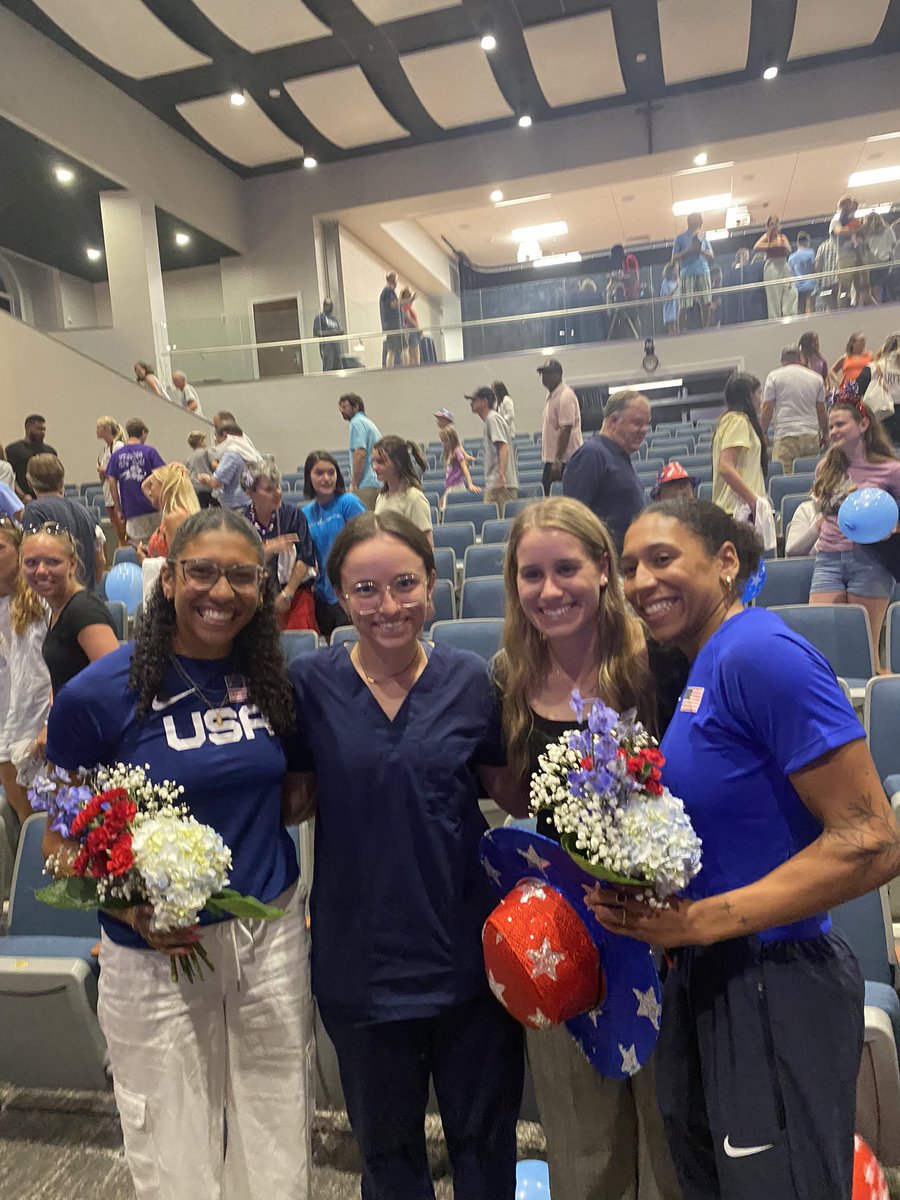 emily zalucki (@emilyzalucki) on Twitter photo and now to send off bella and Juliette at my alma mater <a href="/MDSAhighschool/">Mount de Sales</a> - good luck my girls!!! Iām so proud of you!! and now to send off bella and Juliette at my alma mater <a href="/MDSAhighschool/">Mount de Sales</a> - good luck my girls!!! Iām so proud of you!!