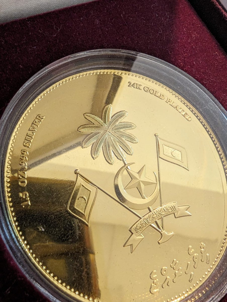 Raees <a href="/ibusolih/">Ibrahim Mohamed Solih</a> ge sarukaaruga quran hithudhaskuri haafizuna gaumee fenvaruge Medal dhevi.