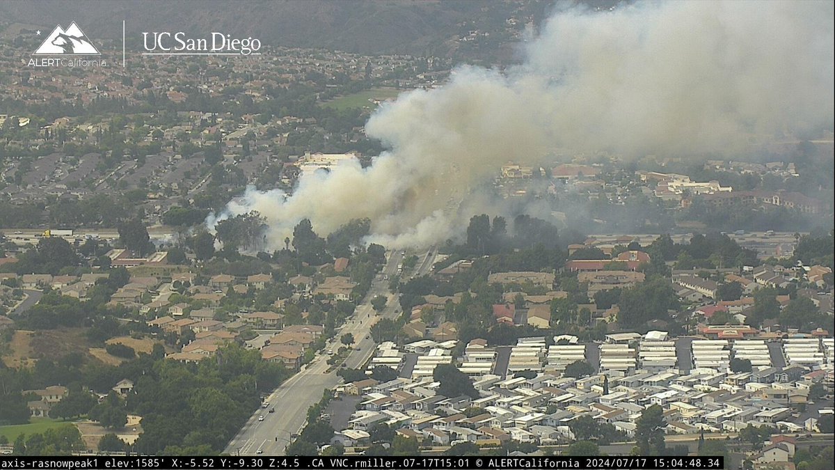 Update: Thousand Oaks: Possible spot fire on the other side of Ventu Park. Additional engines and 1 copter requested. Shutting down the Ventu Park overpass. #VentuFire