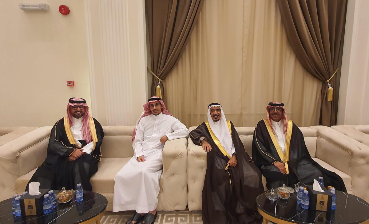 dr_alhemaid's tweet photo. #الرياض
سعدنا هذه الليلة بحضور حفل زفاف الأستاذ هشام:ابن صديقنا الراحل الأستاذ القدير فهد بن محمد المفيريج رحمه الله..وتشريف عدد من أصحاب السمو الأمراء وأسر المفيريج والعجلان والسبر وأرحامهم وأصدقاء ا��راحل الكريم.
  ليلة وفاء وفرح وسرور بحمدالله..وفق الله العروسين وحفظهما ورزقهما الذرية الصالحة.
 . ⚘️⚘️⚘️.