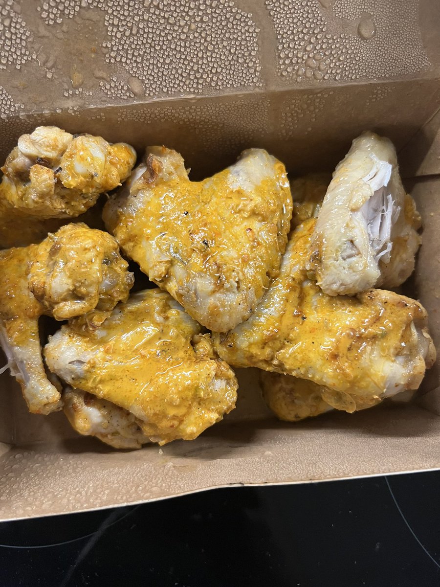 naomialexas's tweet photo. So here are the “10 wings, hot, flame grilled” that was received from @NandosUK 👀👀
1. Why have these not been on a grill?
2. No, I did not eat one of the wings
3. Yes they’ve really gone back in the oven to finish cooking.

@NandosUK … what happened?😕

#notsonandos #nandosuk https://t.co/DKqCAEiSq0