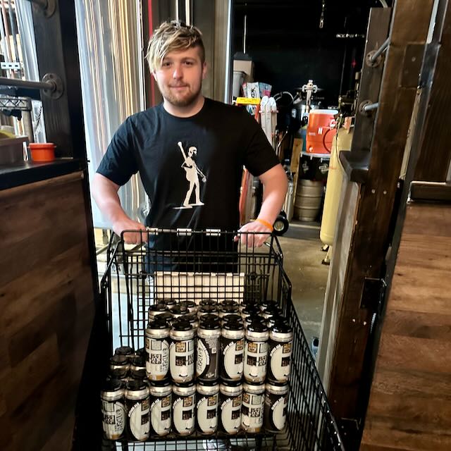 MikelParis's tweet image. #Snidbits Side B is READY 🍺!  At @innergroovebrewing at 7:30p TONIGHT to sip some 🍺, listen to 🎵, &amp;amp; a chance to win a signed Snidbits vinyl or a pair of tix @ofarevolution at Stage AE tomorrow!  #MikelParis #ofarevolution #Korg #Bose #livemusic #music #drink #stories  #MuDriS