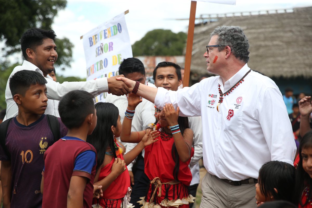 LiderAwajun's tweet photo. @MineduPeru #Condorcanqui | El ministro de Educación, Morgan Quero, junto con autoridades y representantes locales, arribó a la comunidad awajún de Huampami para supervisar y fortalecer las acciones que implementa el equipo técnico del Minedu en las residencias estudiantiles. https://t.co/zYQS5Xr9JI
