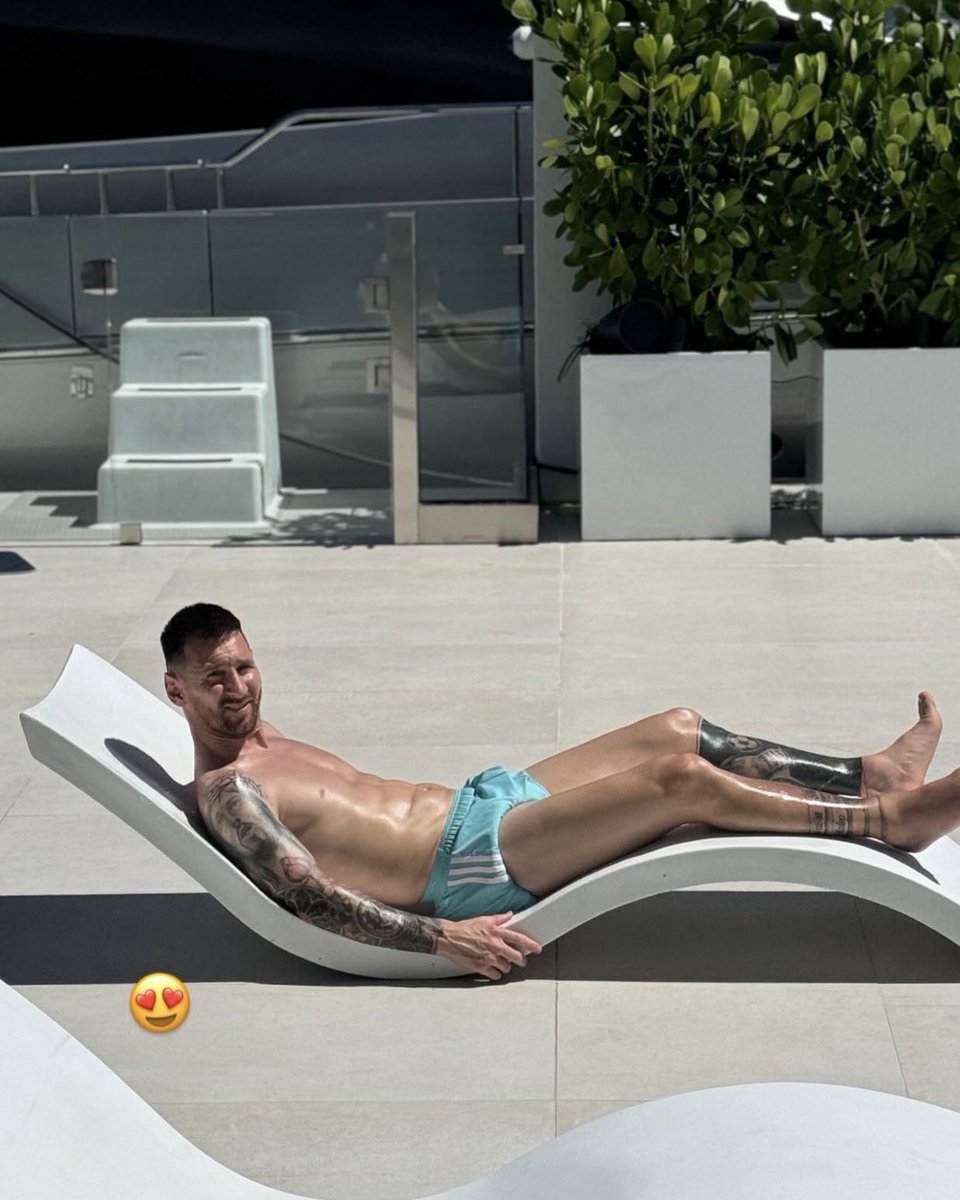 The King celebrates however he want 😎