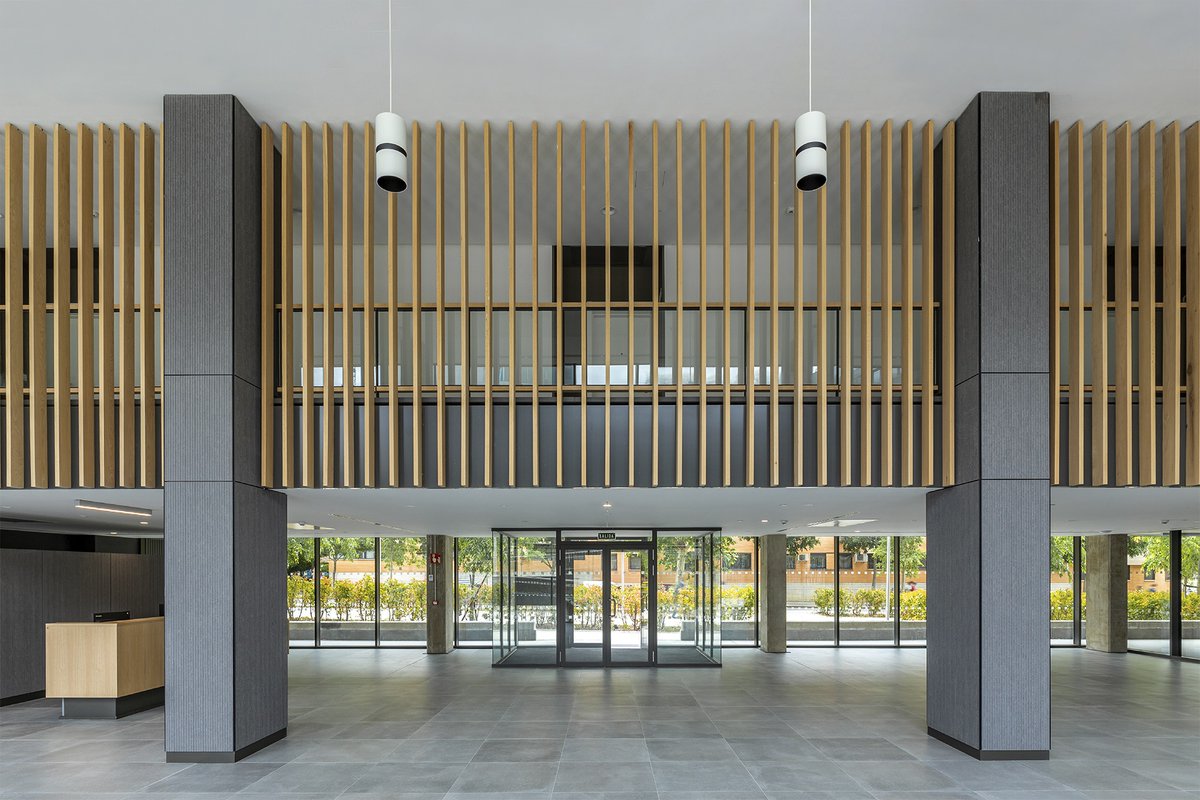La madera de roble como protagonista en el Campus MADNUM. Conoce más detalles sobre nuestra labor en este proyecto aquí…

grupogubia.com/arquitectura..…

#carpinteria #lamela #arquitectura #maderaderoble #campusmadnum