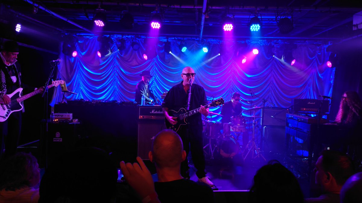 DNOmassive's tweet photo. Best money I've spent in a long while. Cracking gig in a great venue, nice and intimate. You've definitely still got it @OfficialHuey  and the new guys are spot on. Fantastic evenings entertainment - much love. Cheers. https://t.co/FiLNUEdm83