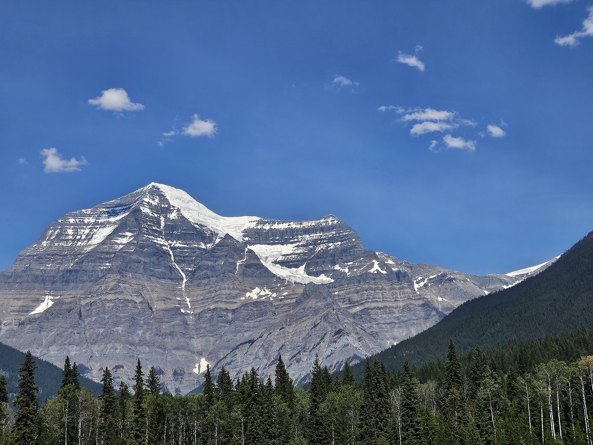 FightOnSpooky's tweet photo. Great view of Mount Robson which is the most prominent mountain in North America's Rocky Mountain range; it is also the highest point in the Canadian Rockies. We were able to see the peak which was amazing and rarely seen with cloud covering. #SpookyMagic
#mtrobson #Rockies https://t.co/lTZmo4Zymy