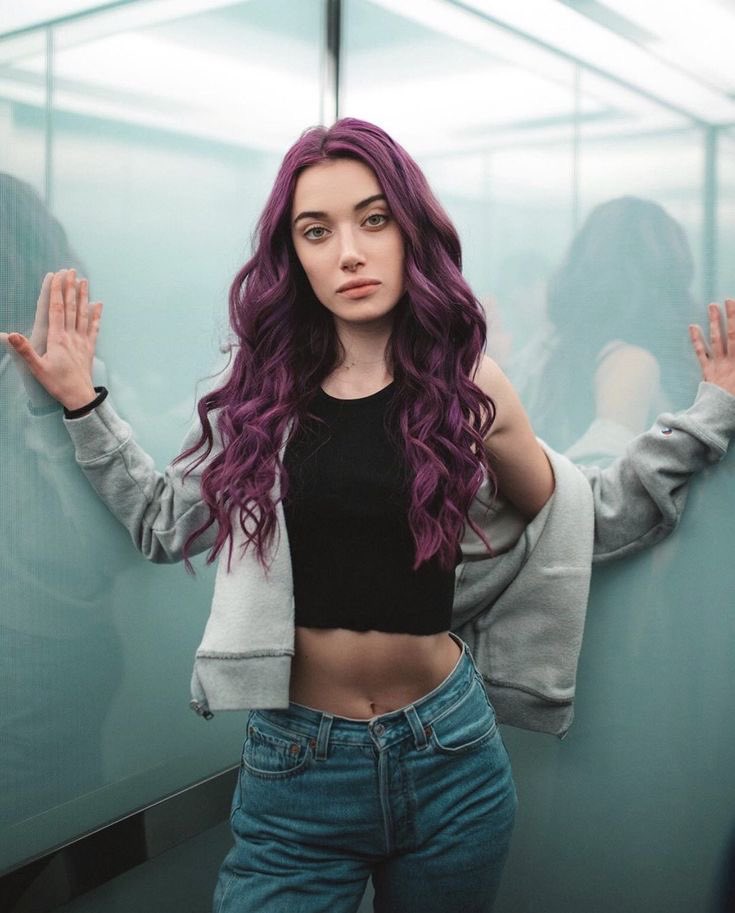 eahdestiny's tweet photo. ꗃ ֢  𝐑𝐀𝐕𝐄𝐍  𝐐𝐔𝐄𝐄𝐍

𝒑ɑrentesco: rainha má
𝒊dɑde: 18
𝒆xtrɑcurriculɑr: música
𝒑ronomes: ela/dela
𝒔exuɑlidɑde: bissexual 

@ravcrow https://t.co/EbrzPr1QYf