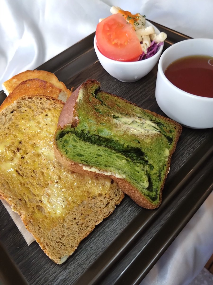 おはようございます☀

梅雨があけて　本格的

な夏です

熱中症に気をつけて

下さい

#コロナ　もまだまだ

猛威を振るって

11派 らしいです

暑いですが　マスク

手洗いなど　徹底的に

やって防ぎましょう

いつになったら　終わる

のですかね

#旗の台モーニング
#旗の台カフェ