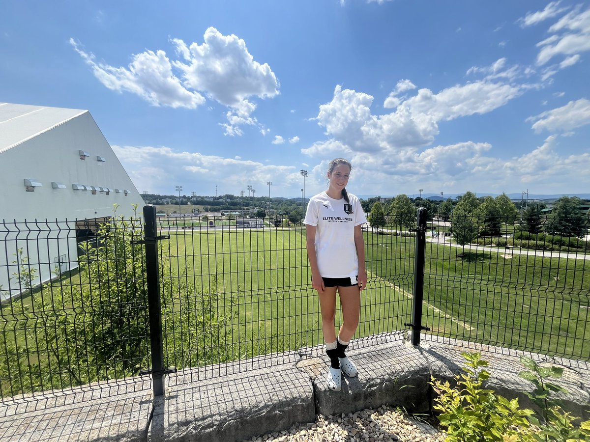 AlessiCarrier's tweet photo. 4th ID camp at JMU in the books! Super hot day but always enjoy these sessions with @JMUWSoccer. The Shenandoah Valley is beautiful in any weather.💜💛

@Makoski22 @CCZ_FCV @VARevolutionPro https://t.co/golH1AildT