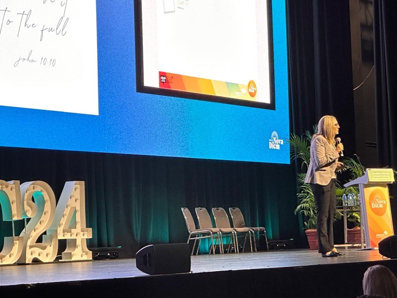 LynnSwaner1's tweet photo. Incredible time presenting to 1000+ at the International Transforming Education Conference (ITEC) in Perth, Australia on Flourishing Schools & Flourishing Faith research. Great to be here with so many amazing teachers and leaders from Australia, NZ, and beyond! #ITEC24 @cardusca https://t.co/TrQw42lAME