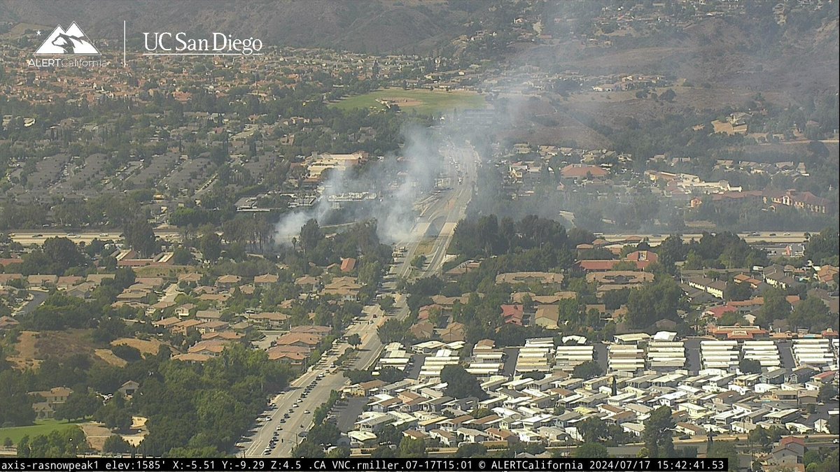 Update: Thousand Oaks: Spread of the fire has been stopped. Fire is holding at approximately 1 acre. Ventu Park Rd overpass still shut down. #VentuFire