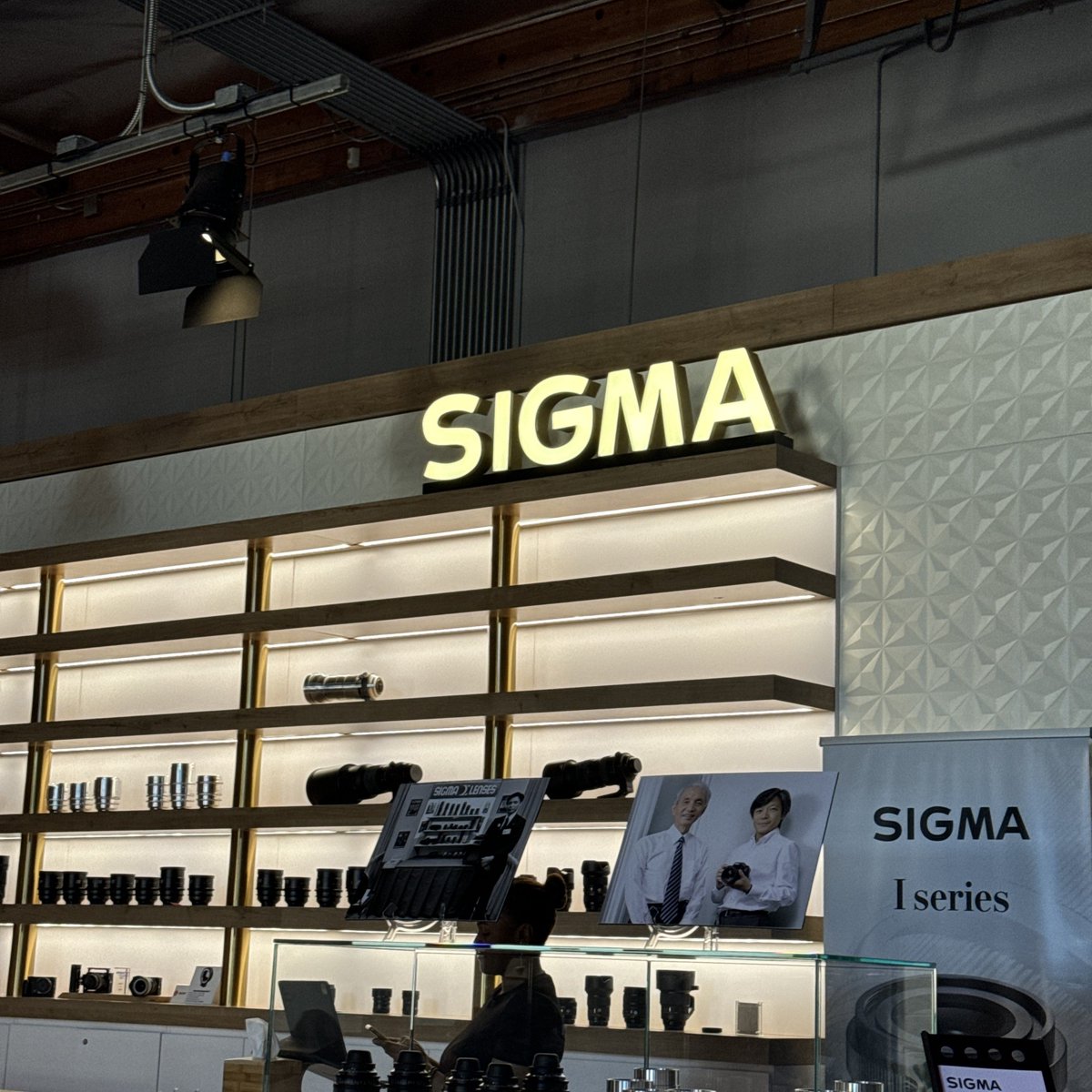 DuclosLenses's tweet photo. We had a great time teaching university students about lens maintenance yesterday at SIGMA's Showroom. Whether you are buying or renting, it's important to have a good foundational knowledge about how to check and care for lenses.
#DuclosLenses #Cinematography #LensGeek https://t.co/FbRUJNr24U