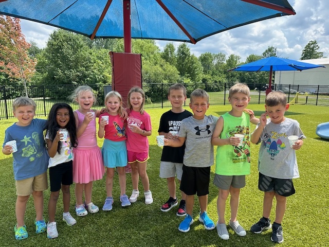 kerra3's tweet image. 🍋Our school-agers made lemonade today! They enjoyed squeezing the lemons themselves and having a tasty drink to help quench their thirst on this hot, summer day! Cheers!🍋

#freshlemonade #beattheheat #wonderoflearning #summercamp #goddardschool #goddardschoolmason...