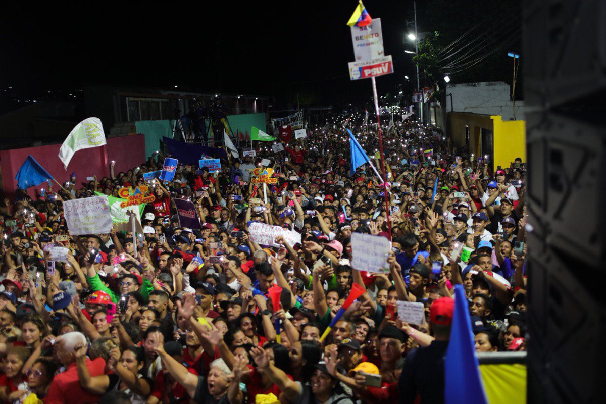 La peregrinación sagrada del candidato Nicolás Maduro continuó este miércoles por el estado Lara. Ya suman más de 250 ciudades del país recorridas con la esperanza en la calle. !El pueblo de Barquisimeto está decidido a vencer el 28 de julio!