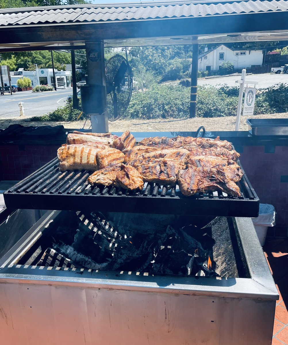 BartlettBacchus's tweet photo. Nothing says welcome back to the #NapaValley better than #BustersBBQ! https://t.co/dSR15ed6FK