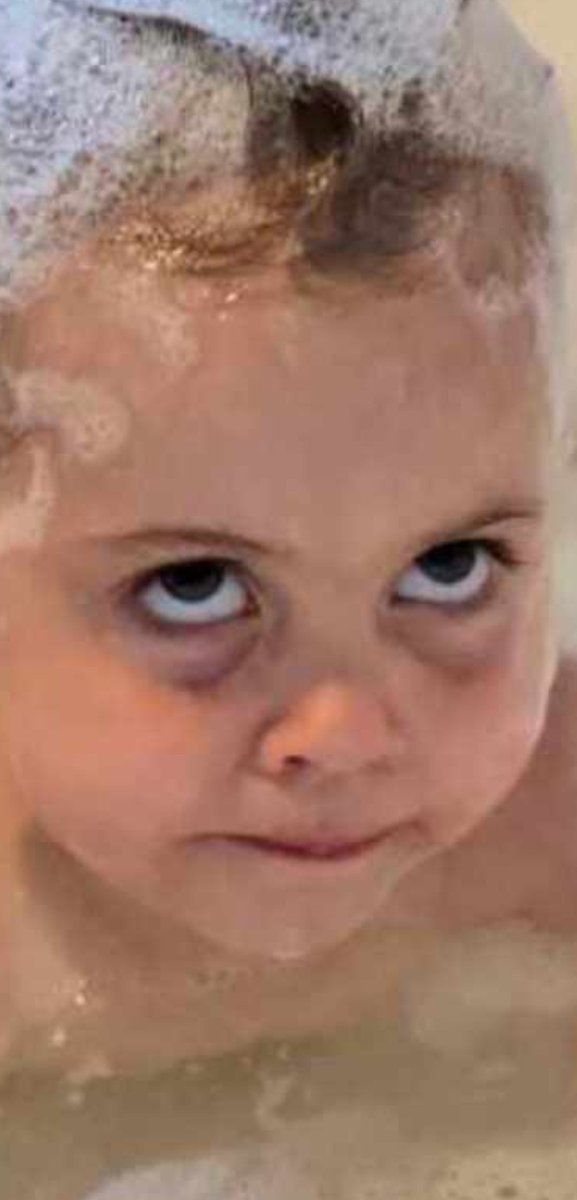 How_Do_I_Dad's tweet photo. My daughter is a mood https://t.co/4Gm0ruRC9d