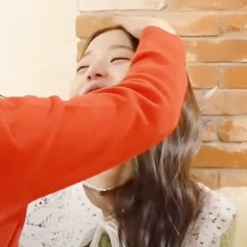 hourly wonyoung tweet media