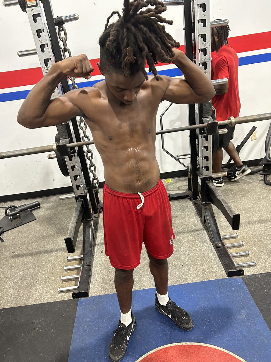 #WeWorking🤐 <a href="/HBFATHLETES/">Darel Strong ΩΨΦ</a> <a href="/PHSColonelsFB/">Plantation Football</a>