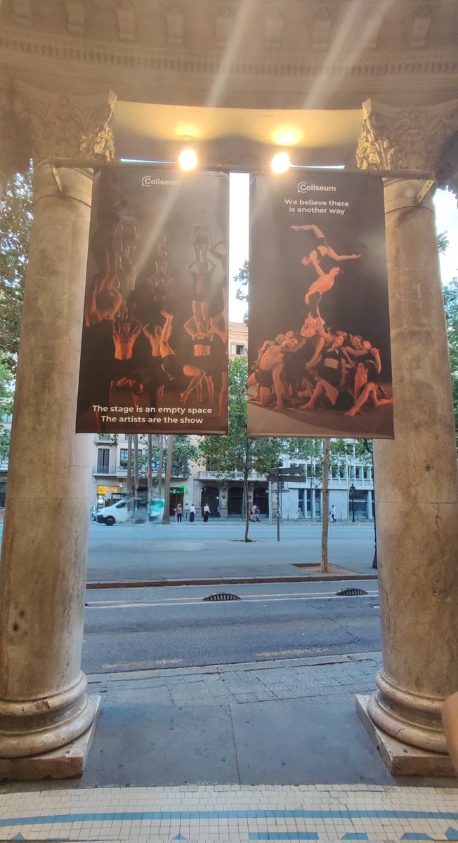 Jomaorcas's tweet photo. THE GENESIS de Copenhagen Collective en el TEATRE COLISEUM de #Barcelona.
Sorprendente, contemporáneo y original espectáculo de acrobacia de 20 artistas de diferentes nacionalidades.
#balanaenviu #bcncultura #teatre #copenhagencollective #bcn #culturabcn https://t.co/MLumiC4WjO