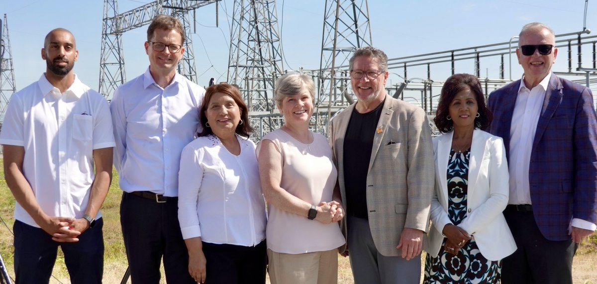 Today I joined <a href="/Josie_Osborne/">Josie Osborne 🇨🇦</a>, <a href="/MikeStarchuk/">Mike Starchuk</a>, <a href="/jinnysims/">Jinny Sims</a>, <a href="/IBEW/">IBEW</a> local 258's Jag Aujla, @SBofT COO Indra Bahn and <a href="/bchydro/">BC Hydro</a> CEO Chris O'Riley in announcing BC Hydro's 10-year capital plan for Surrey.