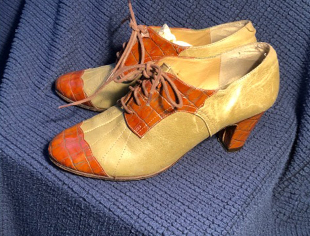 Y'all don't wear heels to the clubs anymore, bring back heel culture!

The heels: