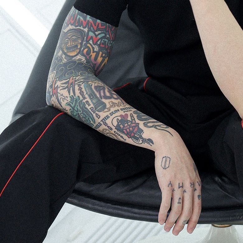 Jungkook body art is literally so beautiful.