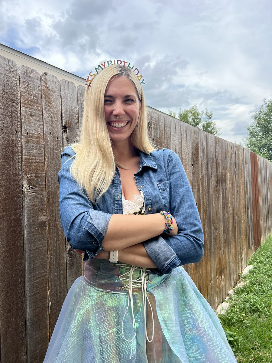christieskylar's tweet photo. It’s my birthday! 🍾🥳🎈🎂
Celebrate with me https://t.co/m3mU1QSr7m https://t.co/LjfrKvJeeH