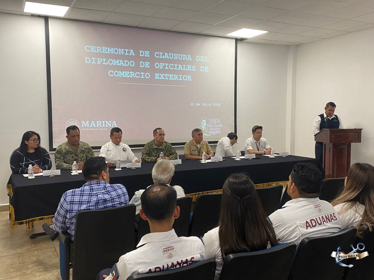 SEMAR_mx's tweet photo. #Entérate

Se llevó a cabo la clausura del "Diplomado de Oficiales de comercio exterior de la ANAM" impartido en las instalaciones de la Unidad Naval de Protección Portuaria 102, en #Manzanillo, con esto continuamos reforzando el conocimientos y habilidades necesarias en el desempeño de nuestras funciones.

#UNAPROP 
#ParaServirAMéxico