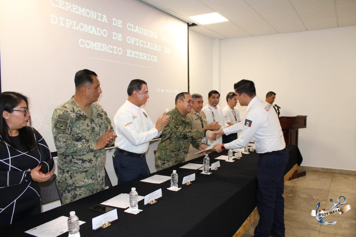 SEMAR_mx's tweet photo. #Entérate

Se llevó a cabo la clausura del "Diplomado de Oficiales de comercio exterior de la ANAM" impartido en las instalaciones de la Unidad Naval de Protección Portuaria 102, en #Manzanillo, con esto continuamos reforzando el conocimientos y habilidades necesarias en el desempeño de nuestras funciones.

#UNAPROP 
#ParaServirAMéxico