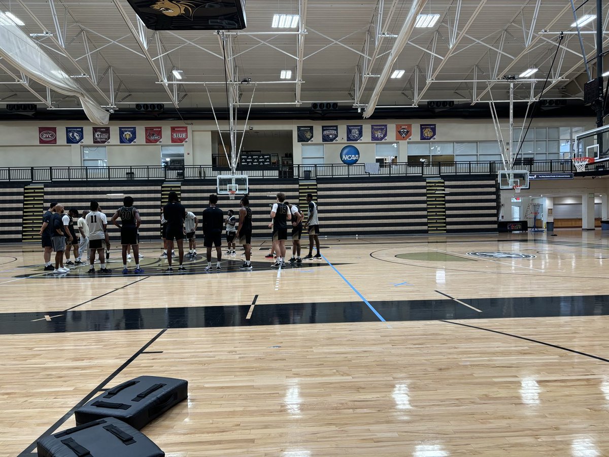 CoachBlossom's tweet photo. Had fun checking in on ⁦@KyleGerdeman⁩ and his ⁦@LUMensBball⁩ squad today. Good to catch up with ⁦@Bigg_aly13⁩ and glad to see that he's off to a great start! #SummerPractice #NextLevelPrin https://t.co/AaH2THkBfR