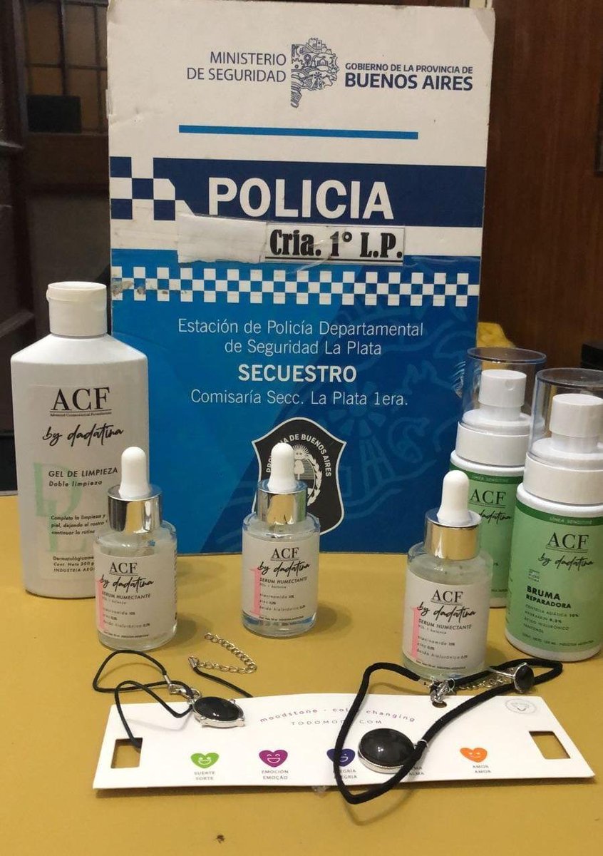 elcancillercom's tweet photo. [AHORA] Detuvieron a dos menores de 16 y 17 años por robar cremas y lociones en La Plata. https://t.co/2mZezSB1rv