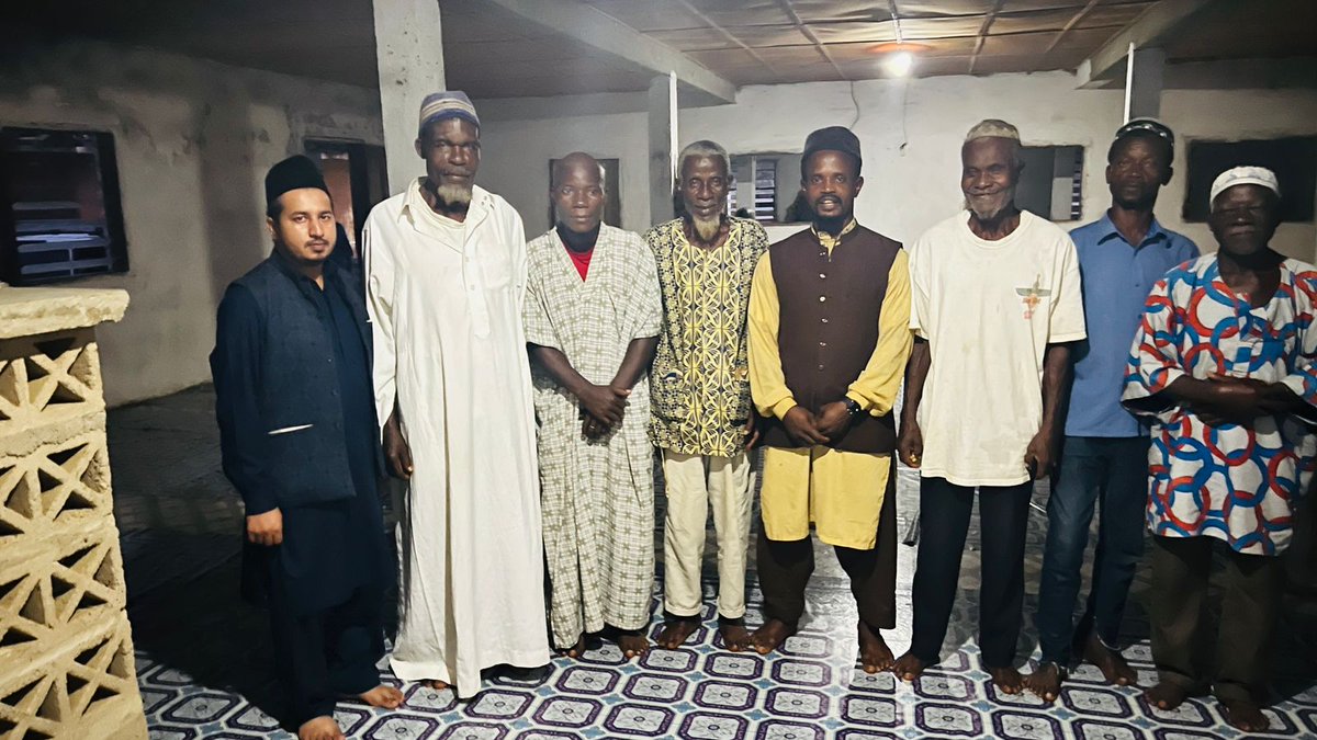 AMJ_Liberia's tweet photo. Tablig initiatives in Gbah Region 
#ahmadiyya_liberia #tablig #preaching #messiahhascome #jesus #islam #madina #radio #bopolu #Gbarpolu #Gbah #CapeMount #Liberia https://t.co/n2FVDlUBKv