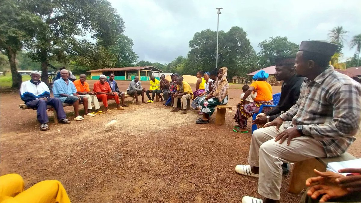 AMJ_Liberia's tweet photo. Preaching / Tablig activities in Grand Cape Mount County 

#ahmadiyya_liberia #tablig #preaching #messiahhascome #jesus #islam #madina #radio #bopolu #Gbarpolu #Capemount #Liberia https://t.co/WMy3gELGlu