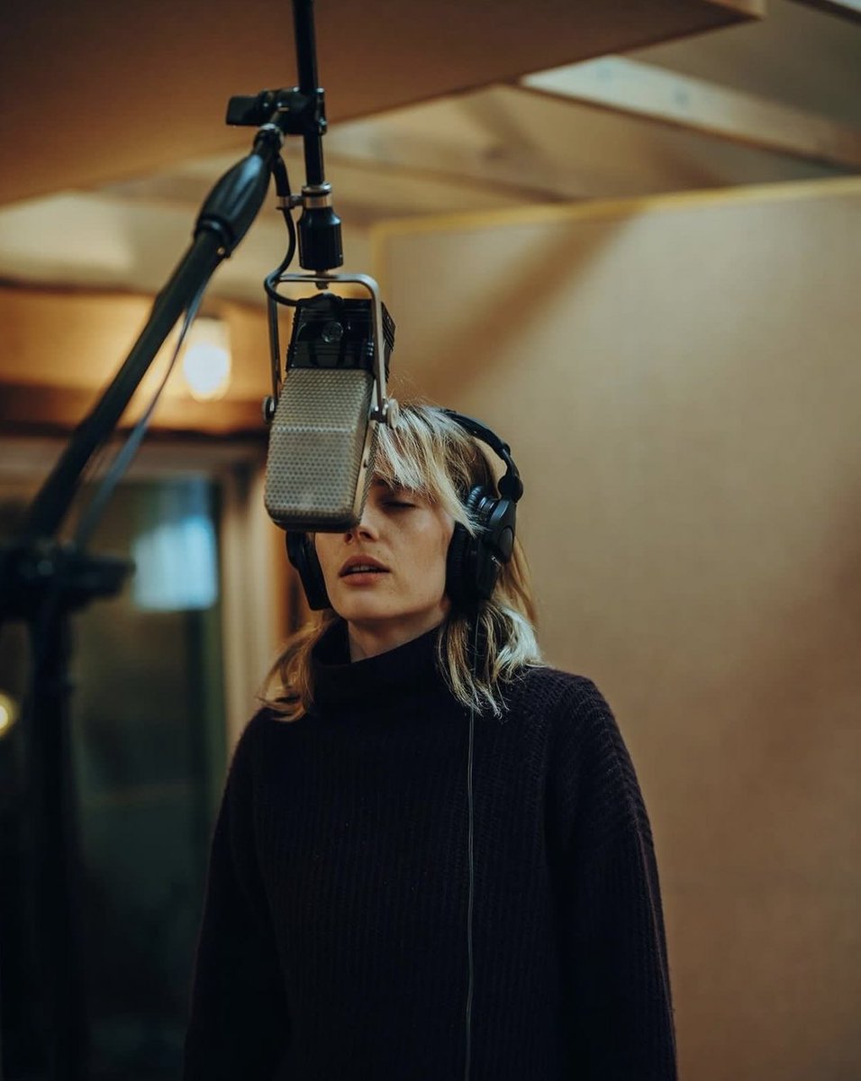 MAYA HAWKE MYDBEONODBDNODBD