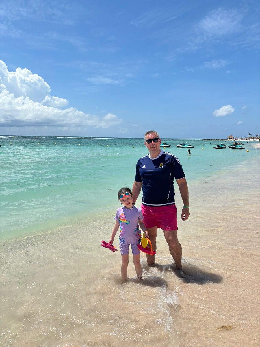 bunchyboy's tweet photo. Wee champ started swimming! https://t.co/KfNIIbtF8H