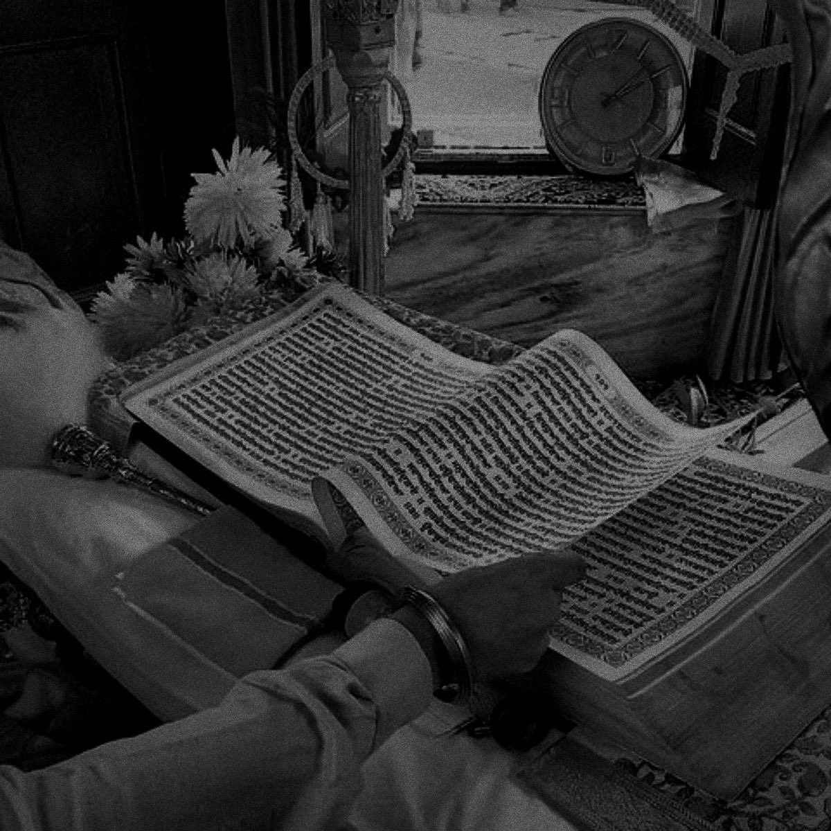 ਸੁਰਗ ਬਾਸੁ ਨ ਬਾਛੀਐ ਡਰੀਐ ਨ ਨਰਕਿ ਨਿਵਾਸੁ ॥
Don’t wish for a home in heaven, and don’t be afraid to live in hell.

ਹੋਨਾ ਹੈ ਸੋ ਹੋਈ ਹੈ ਮਨਹਿ ਨ ਕੀਜੈ ਆਸ ॥੧॥
Whatever will be will be, so don’t get your hopes up in your mind. ||1||

- Aad Guru Granth Sahib Ji