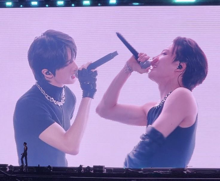 pervhoon's tweet photo. #IMAGINE JENO adopted jisujh as his little brother.  He raised him and as time passes jisung grows feelings admits that he likes jeno  and forcibly kisses him. Overwhelmed with anger, jeno sends jisujh abroad. https://t.co/ZhMaVny6P9