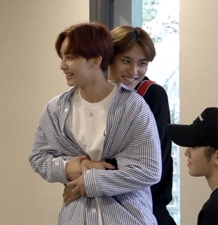 randomjeonghan's tweet photo. does it ever                just how fast
drives you crazy           the night  changes https://t.co/nN7WKeWzYY